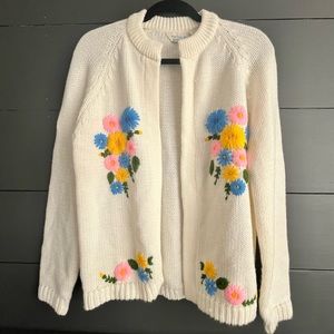 Vintage Women Cardigan L Cream Knit Hand Stitched Flowers Cable Knit Grandma